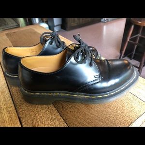 dr. martens black leather shoes size 7